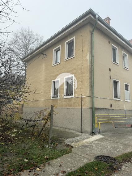 Reality KOMPLEX s.r.o. vám ponúka exkluzívne na predaj 3-izbový byt v obci Zemianska Olča.