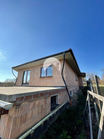 EXKLUZÍVNE Vám ponúkame NA PREDAJ rodinný dom v malebnom prostredí - v obci Pozba