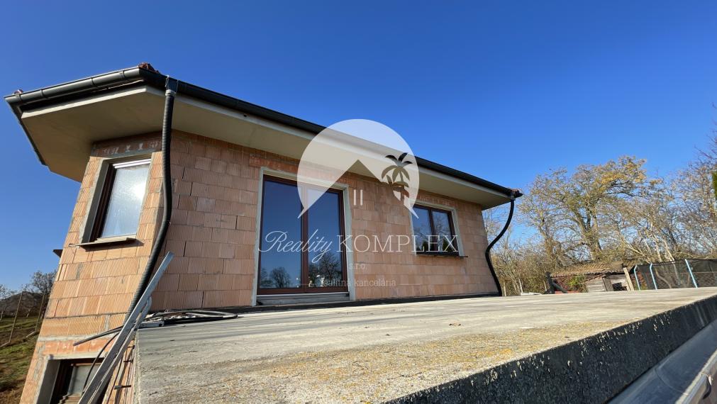 EXKLUZÍVNE Vám ponúkame NA PREDAJ rodinný dom v malebnom prostredí - v obci Pozba