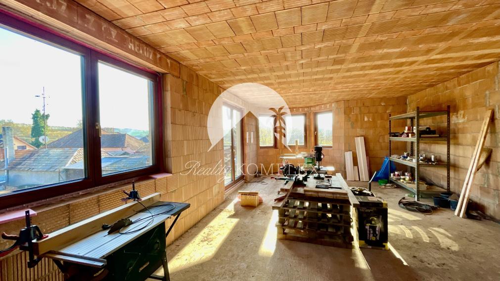 EXKLUZÍVNE Vám ponúkame NA PREDAJ rodinný dom v malebnom prostredí - v obci Pozba