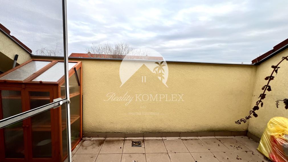 Reality KOMPLEX s.r.o. ponúka na PRENÁJOM veľkometrážny 3 izbový byt v Dunajskej Strede