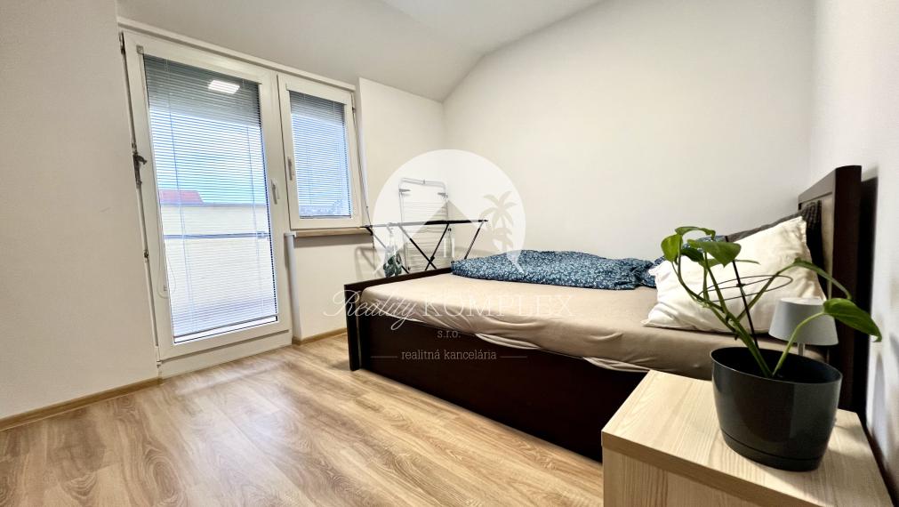 Reality KOMPLEX s.r.o. ponúka na PRENÁJOM veľkometrážny 3 izbový byt v Dunajskej Strede