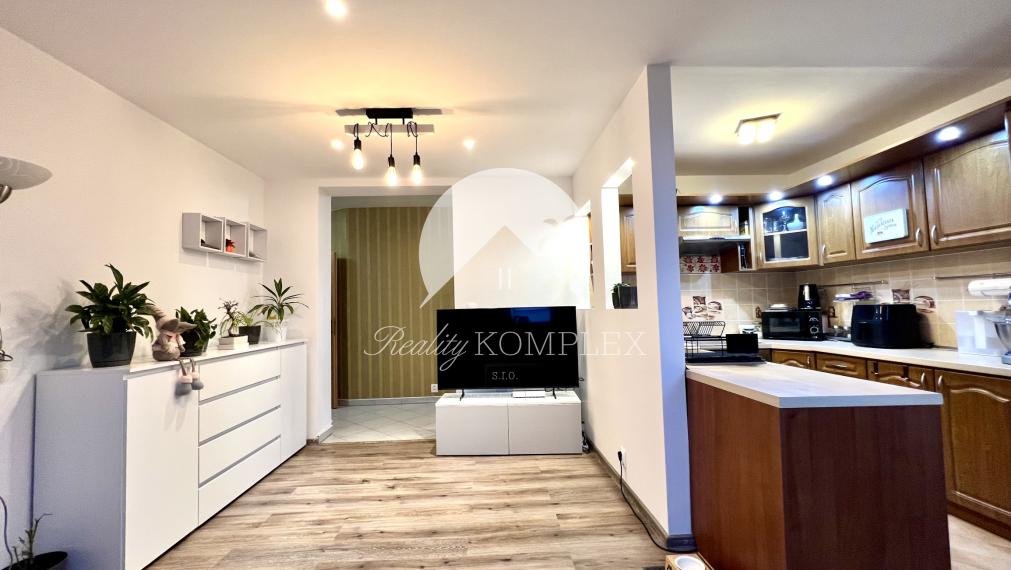 Reality KOMPLEX s.r.o. ponúka na PRENÁJOM veľkometrážny 3 izbový byt v Dunajskej Strede