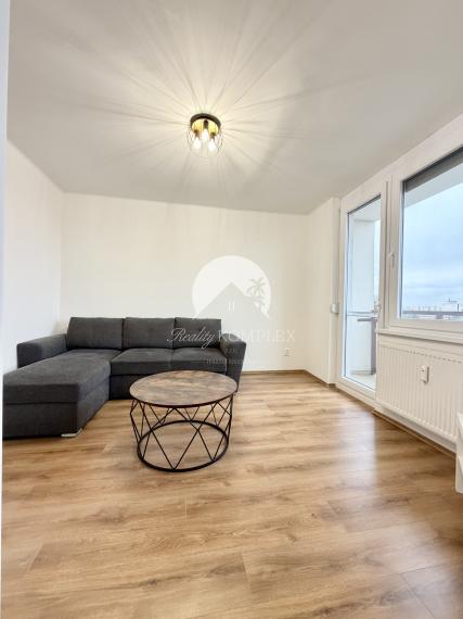 Reality KOMPLEX s.r.o. Vám ponúka na prenájom krásny, moderne zrekonštruovaný 2-izbový byt!