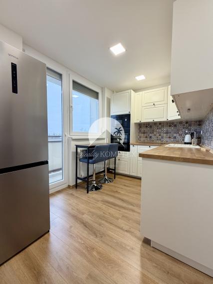 Reality KOMPLEX s.r.o. Vám ponúka na prenájom krásny, moderne zrekonštruovaný 2-izbový byt!