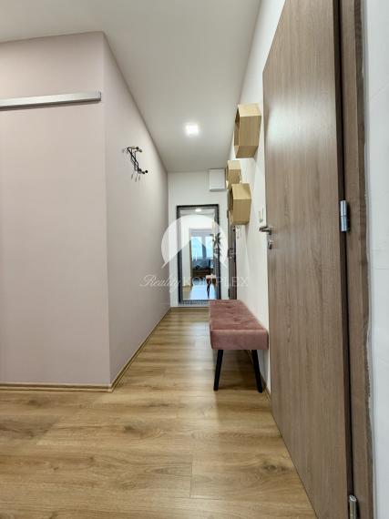 Reality KOMPLEX s.r.o. Vám ponúka na prenájom krásny, moderne zrekonštruovaný 2-izbový byt!