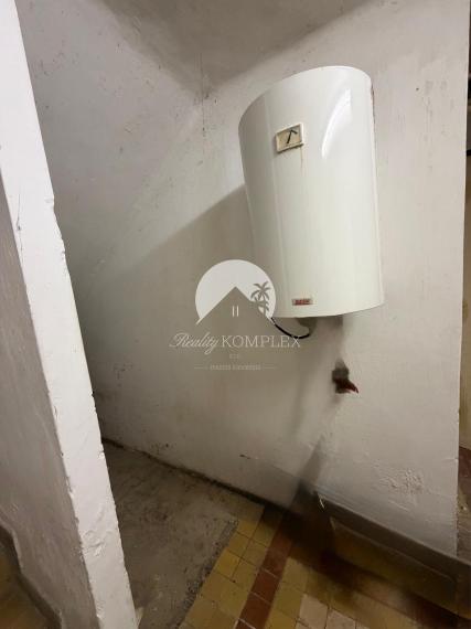 Reality KOMPLEX s.r.o. vám ponúka na predaj priestranný tehlový rodinný dom nachádzajúci sa v obci Zemianska Olča.