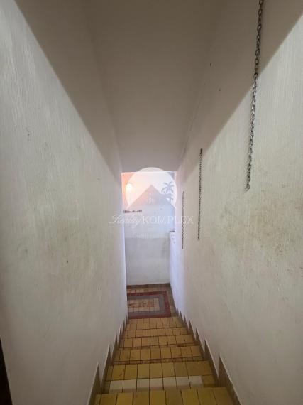 Reality KOMPLEX s.r.o. vám ponúka na predaj priestranný tehlový rodinný dom nachádzajúci sa v obci Zemianska Olča.