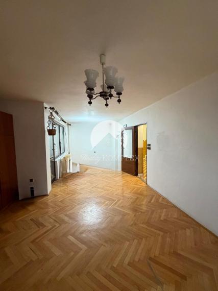 Reality KOMPLEX s.r.o. vám ponúka na predaj priestranný tehlový rodinný dom nachádzajúci sa v obci Zemianska Olča.