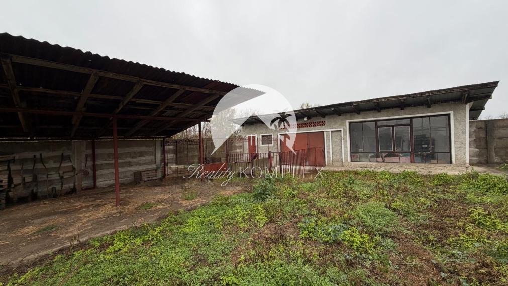 Reality KOMPLEX s.r.o. vám ponúka na predaj priestranný tehlový rodinný dom nachádzajúci sa v obci Zemianska Olča.