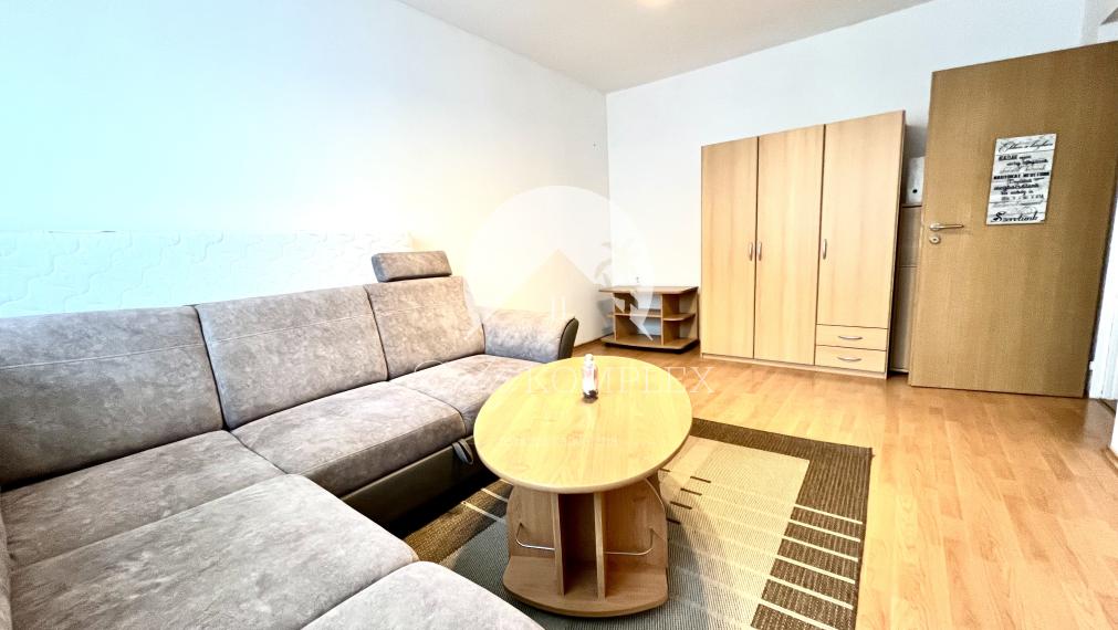 Reality KOMPLEX s.r.o. Vám ponúka na PRENÁJOM priestranný 1 izbový byt vo výbornej, kľudnej lokalite v Dunajskej Strede