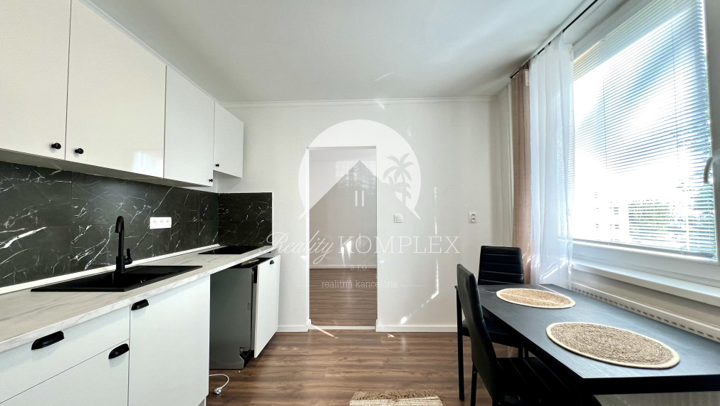 Reality KOMPLEX s.r.o. Vám ponúka na PRENÁJOM štýlový 1 izbový byt v Komárne