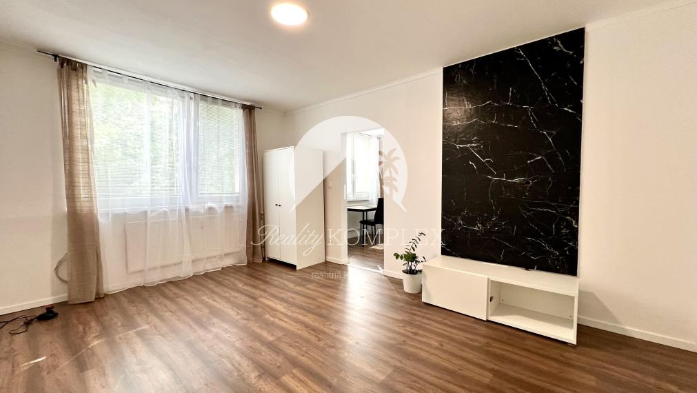 Reality KOMPLEX s.r.o. Vám ponúka na PRENÁJOM štýlový 1 izbový byt v Komárne
