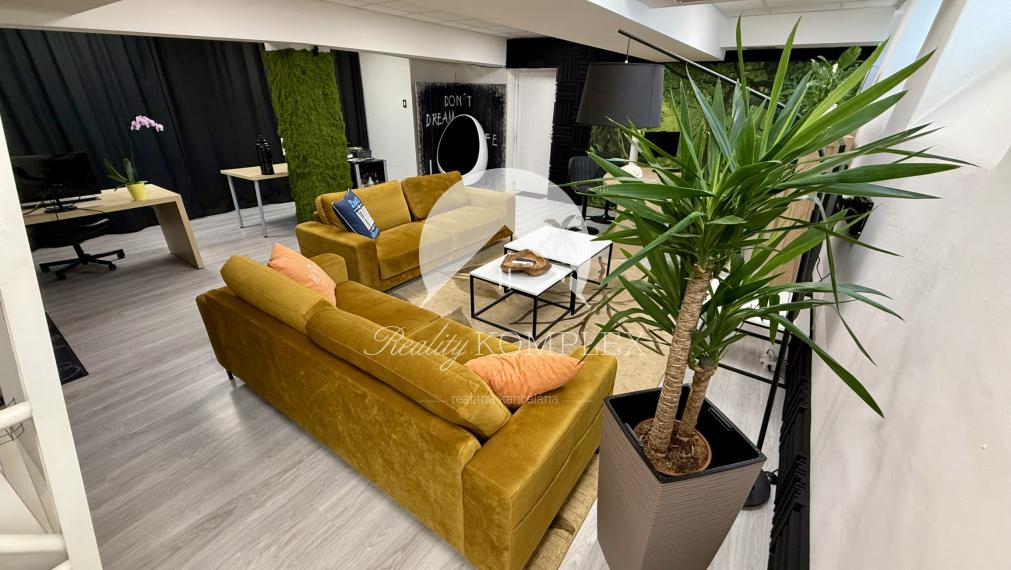 Reality KOMPLEX s.r.o. vám ponúka na PREDAJ plne zariadený priestor priamo v centre Komárna.