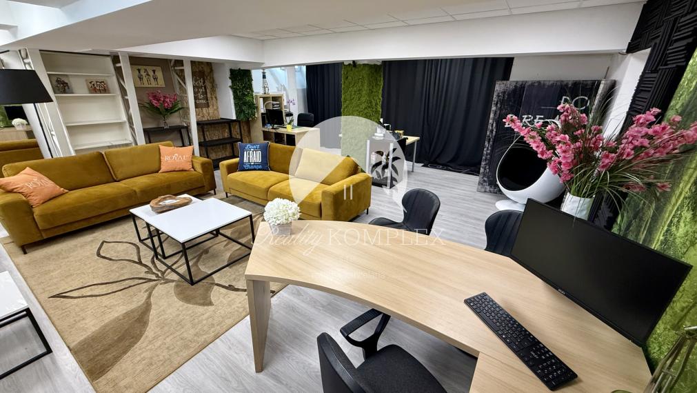 Reality KOMPLEX s.r.o. vám ponúka na PREDAJ plne zariadený priestor priamo v centre Komárna.