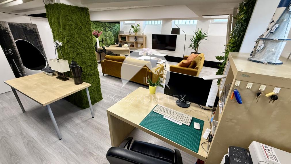 Reality KOMPLEX s.r.o. vám ponúka na PREDAJ plne zariadený priestor priamo v centre Komárna.