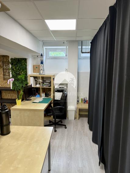 Reality KOMPLEX s.r.o. vám ponúka na PREDAJ plne zariadený priestor priamo v centre Komárna.