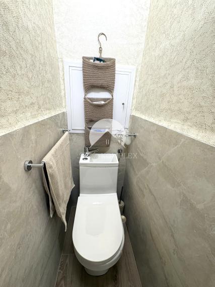 Reality KOMPLEX s.r.o., Vám ponúka kompletne zrekonštruovaný 3-izbový byt s loggiou na prenájom v dobrej lokalite v Komárne !!!