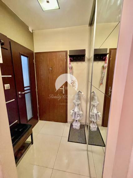 Reality KOMPLEX s.r.o., Vám ponúka na PREDAJ prémiový 3 izbový byt po kompletnej a nadštandardnej  rekonštrukcií v obľúbenej  lokalite Mesta Komárno!