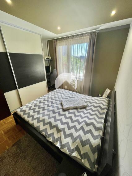 Reality KOMPLEX s.r.o., Vám ponúka na PREDAJ prémiový 3 izbový byt po kompletnej a nadštandardnej  rekonštrukcií v obľúbenej  lokalite Mesta Komárno!