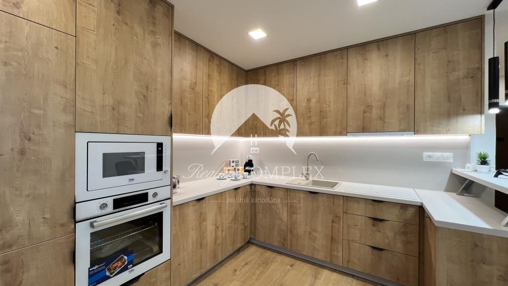Reality KOMPLEX s.r.o. ponúka na PRENÁJOM luxusný 2 izbový byt v Komárne!