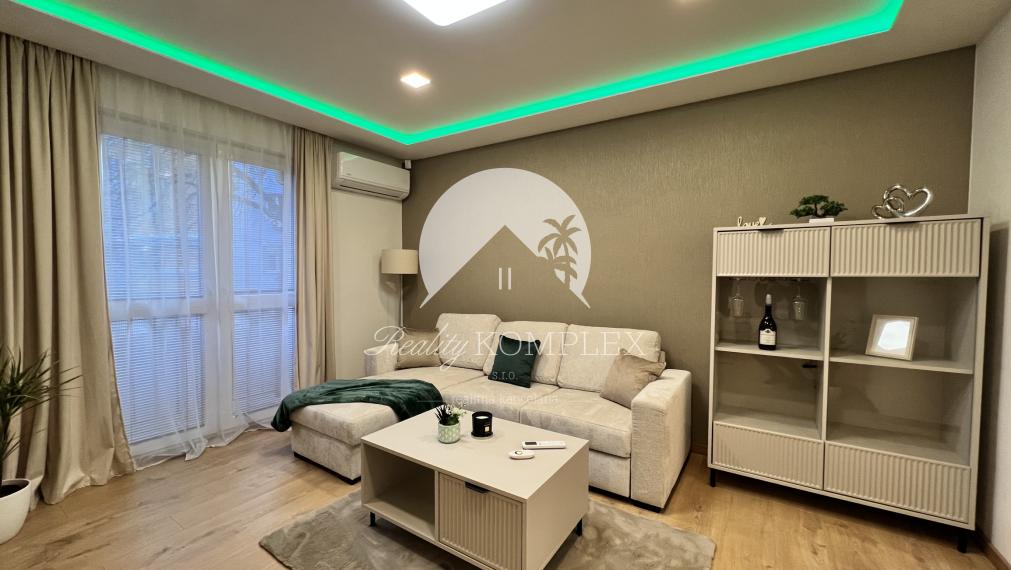 Reality KOMPLEX s.r.o. ponúka na PRENÁJOM luxusný 2 izbový byt v Komárne!