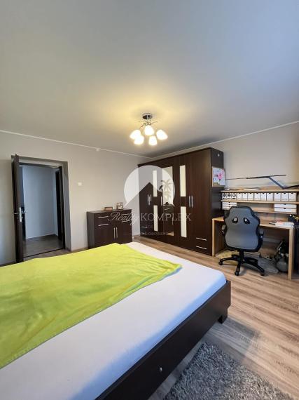 Exkluzívne iba u nás Vám Reality KOMPLEX s.r.o., ponúka na predaj 3 izbový  svojpomocný byt s garážou v tichej lokalite Mesta Komárno.