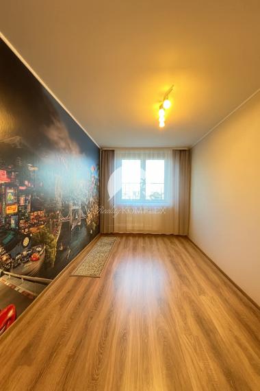 Exkluzívne iba u nás Vám Reality KOMPLEX s.r.o., ponúka na predaj 3 izbový  svojpomocný byt s garážou v tichej lokalite Mesta Komárno.