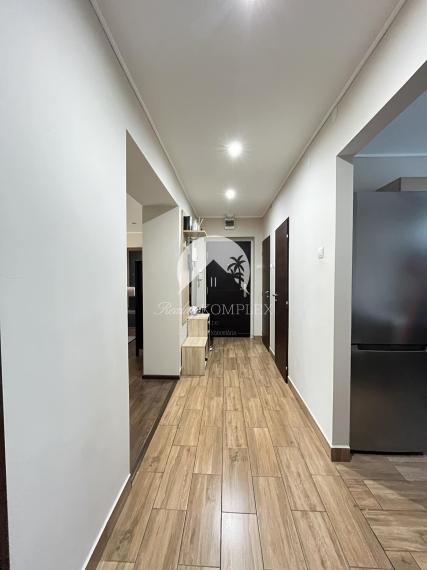 Exkluzívne iba u nás Vám Reality KOMPLEX s.r.o., ponúka na predaj 3 izbový  svojpomocný byt s garážou v tichej lokalite Mesta Komárno.