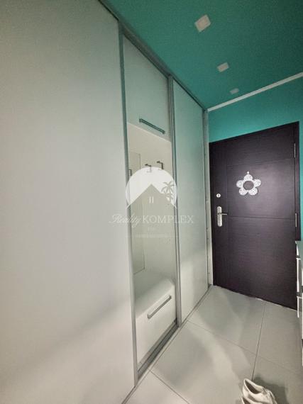 Reality KOMPLEX s.r.o., Vám ponúka na PREDAJ krásny  2 izbový byt s balkónom v obľúbenej  lokalite Mesta Komárno!