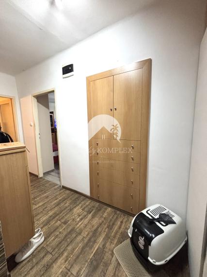 Exkluzívne iba u nás Vám Reality KOMPLEX s.r.o., ponúka na PREDAJ krásny  2 izbový byt v tehlovom bytovom dome  v obľúbenej  lokalite Mesta Komárno!