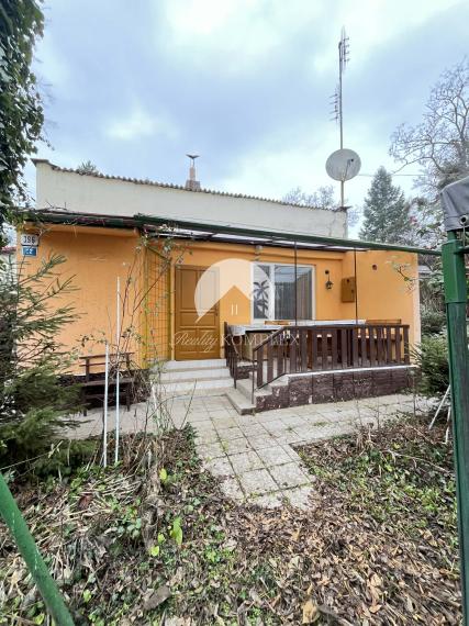 Reality KOMPLEX s.r.o. ponúka na PREDAJ útulnú chatu v chatovej oblasti Radvaň nad Dunajom!