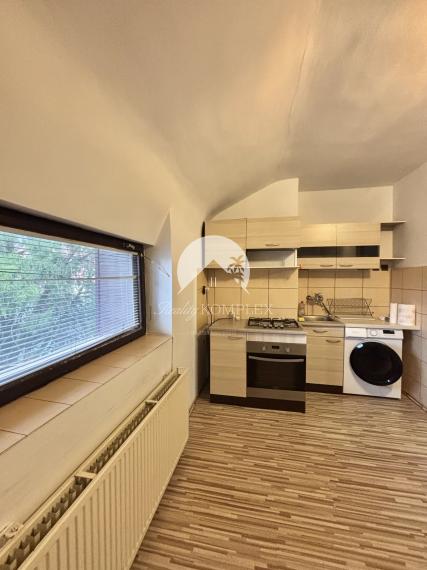 Reality komplex s.r.o., Vám  ponúka na prenájom útulný 1 izbový byt s lodžiou neďaleko od centra mesta Komárno !