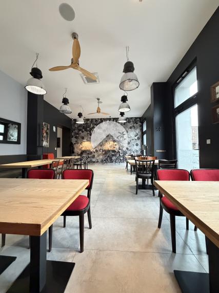 Reality KOMPLEX s.r.o. Vám ponúka EXKLUZÍVNU príležitosť prenajať si výnimočne zariadený gastro priestor, ktorý spája premyslené dispozičné riešenie, moderné technické vybavenie a strategickú polohu v centre Komárna!