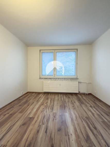 IBA U NÁS! Reality KOMPMPLEX s.r.o. Vám ponúka na PREDAJ zrekonštruovaný 3 izbový byt v Komárne na ul. Damjanichová!