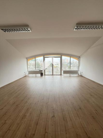 Reality KOMPLEX s.r.o. Vám ponúka do prenájmu  kancelárske priestory v centre Komárna!