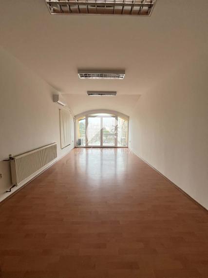 Reality KOMPLEX s.r.o. Vám ponúka do prenájmu  kancelárske priestory v centre Komárna!