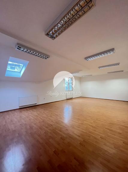 Reality KOMPLEX s.r.o. Vám ponúka do prenájmu  kancelárske priestory v centre Komárna!