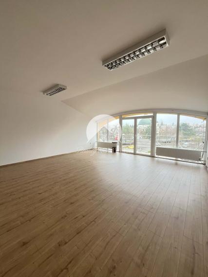 Reality KOMPLEX s.r.o. Vám ponúka do prenájmu  kancelárske priestory v centre Komárna!