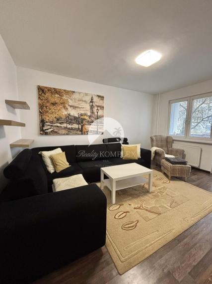 Reality KOMPLEX s.r.o. ponúka na PRENÁJOM pekný 2 izbový byt v Komárne