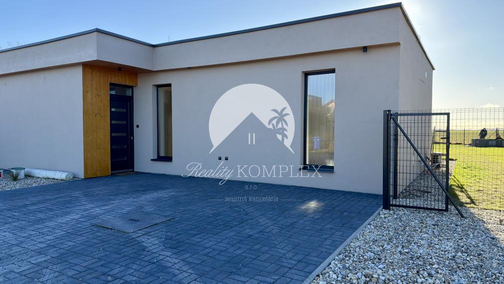 Reality KOMPLEX s.r.o. Vám ponúka na prenájom krásny 4-izbový dom v Masníkove