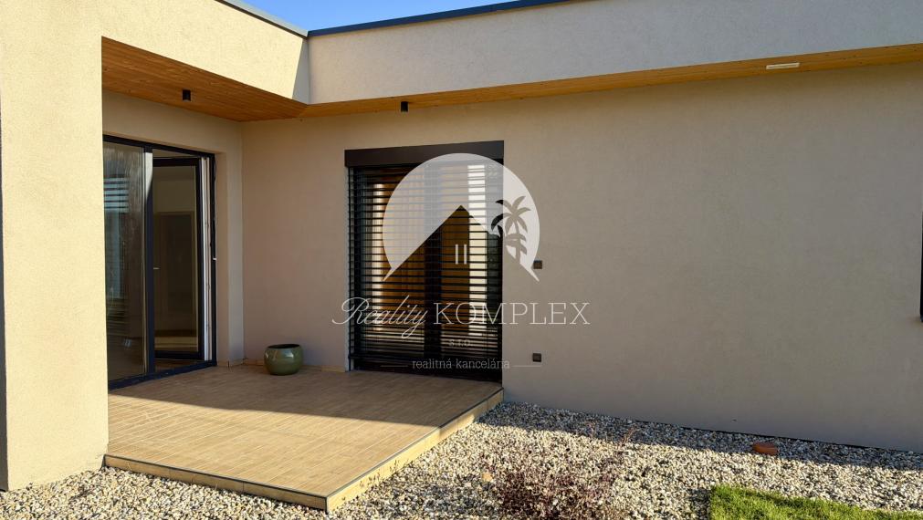 Reality KOMPLEX s.r.o. Vám ponúka na prenájom krásny 4-izbový dom v Masníkove