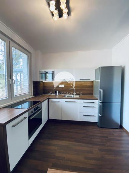 Exkluzívne iba u nás Vám Reality KOMPLEX s.r.o. ponúka na prenájom útulný, úplne rekonštruovaný  2  izbový byt na Meštianskej ulici.