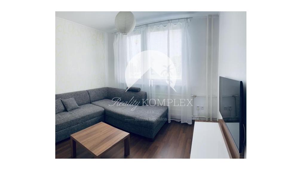 Exkluzívne iba u nás Vám Reality KOMPLEX s.r.o. ponúka na prenájom útulný, úplne rekonštruovaný  2  izbový byt na Meštianskej ulici.