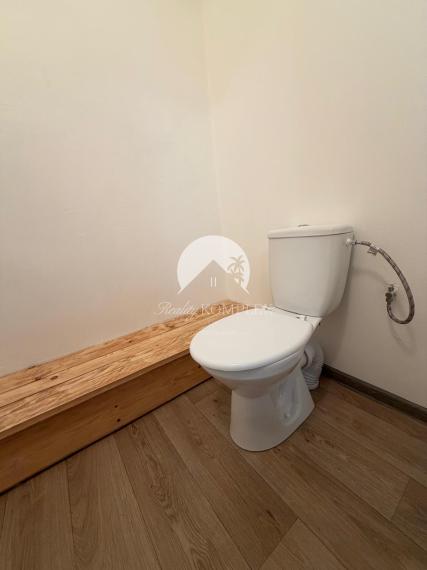 Reality KOMPLEX s.r.o. Vám ponúka na dlhodobý prenájom 3-izbový rodinný dom v obci Sokolce.