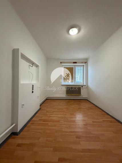 Reality KOMPLEX s.r.o. Vám ponúka na dlhodobý prenájom 3-izbový rodinný dom v obci Sokolce.