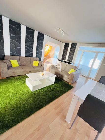 Reality KOMPLEX s.r.o., Vám ponúka na predaj priestranný 2-generačný rodinný dom v obci Dolný Štál