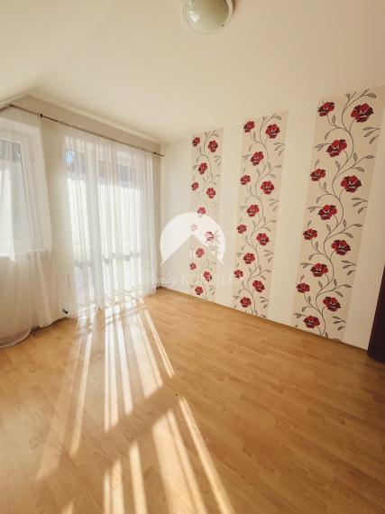 Reality KOMPLEX s.r.o., Vám ponúka na predaj priestranný 2-generačný rodinný dom v obci Dolný Štál