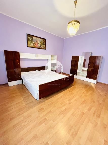 Reality KOMPLEX s.r.o., Vám ponúka na predaj priestranný 2-generačný rodinný dom v obci Dolný Štál