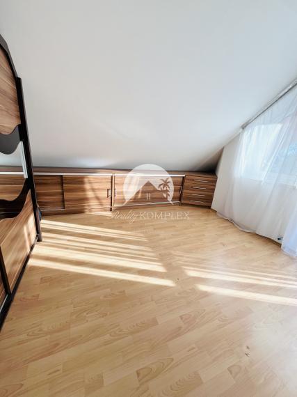 Reality KOMPLEX s.r.o., Vám ponúka na predaj priestranný 2-generačný rodinný dom v obci Dolný Štál